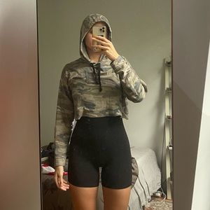 Hooded Long Sleeve Crop Top - Camouflage (M/L)